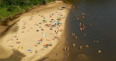 Plaża naturystów na Wale Miedzieszyńskim w Warszawie nad Wisłą