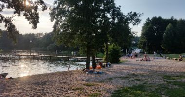 Commune Beach in Swiekatowo, Lake Swiekatowskie