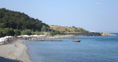 Plaża Tsamakia w Mitylena na Wyspie Lesbos nad Morzem Egejskim