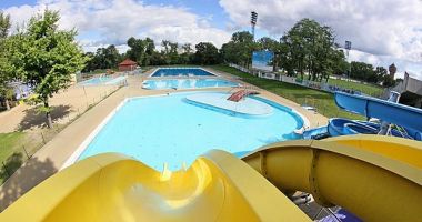 Summer Swimming Pool Blue Wave in Opole