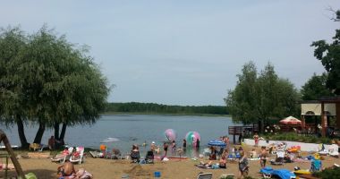 Beach at Hotel Bialy in Skorzecin, Lake Biale