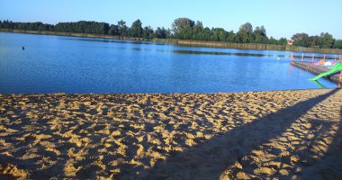 Beach at Przystan Inn in Szczutowo, Lake Szczutowskie